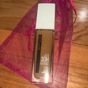 SUPER STAY
LONGWEAR LIQUID FOUNDATION, UP TO 30HR WEAR    355 Coconut